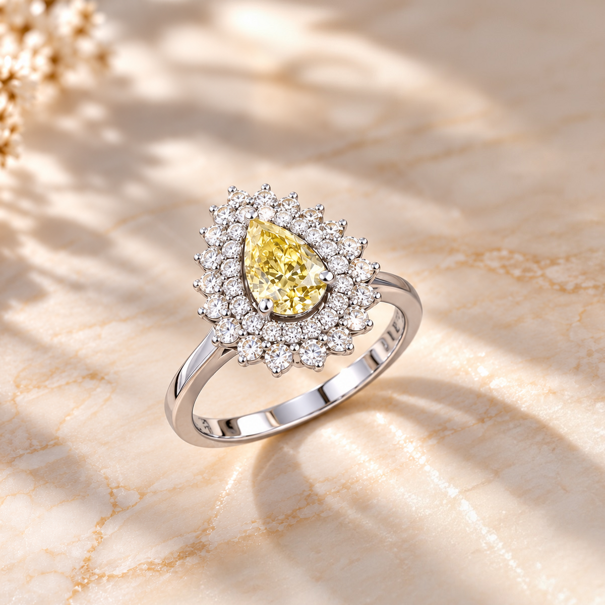SPOSA Golden Teardrop Ring